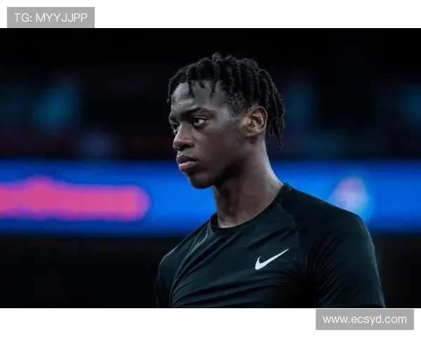 迪班萨NCAA首秀球鞋成球星卡珍藏版引发热议